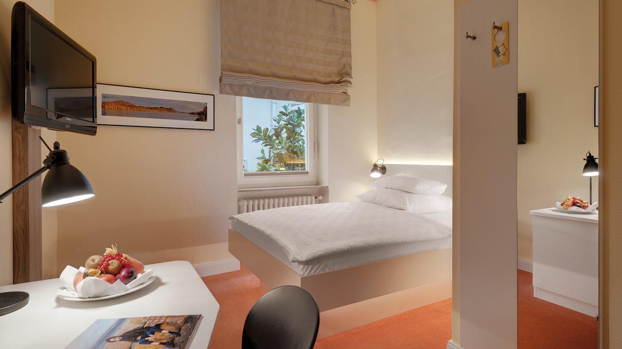 Standard Single Room with Courtyard View
